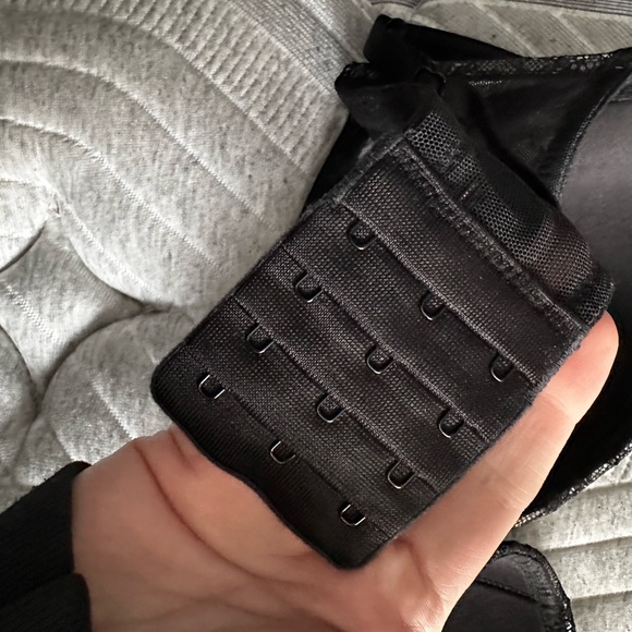 Victoria Secret Very Sexy Balconet 34D - Picture 5 of 6